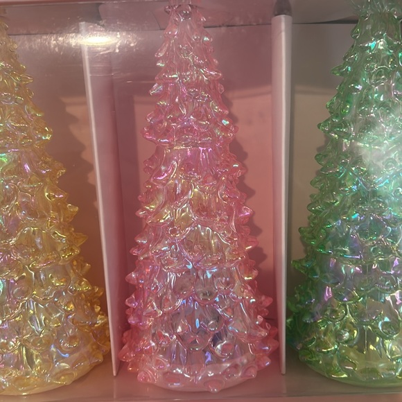 Cupcakes & Cashmere Pastel LIGHT UP Led Christmas Trees 7" - Picture 4 of 6